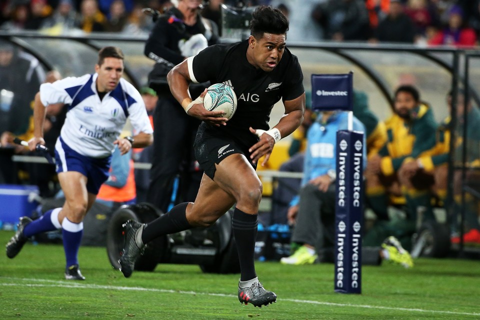 Julian Savea races towards the corner for a try