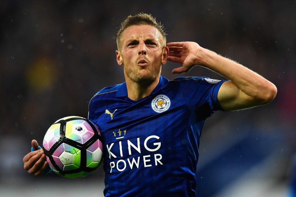 LEICESTER, ENGLAND - AUGUST 27: Jamie Vardy of Leicester City celebrates scoring his sides first goal during the Premier League match between Leicester City and Swansea City at The King Power Stadium on August 27, 2016 in Leicester, England. (Photo by Stu Forster/Getty Images)