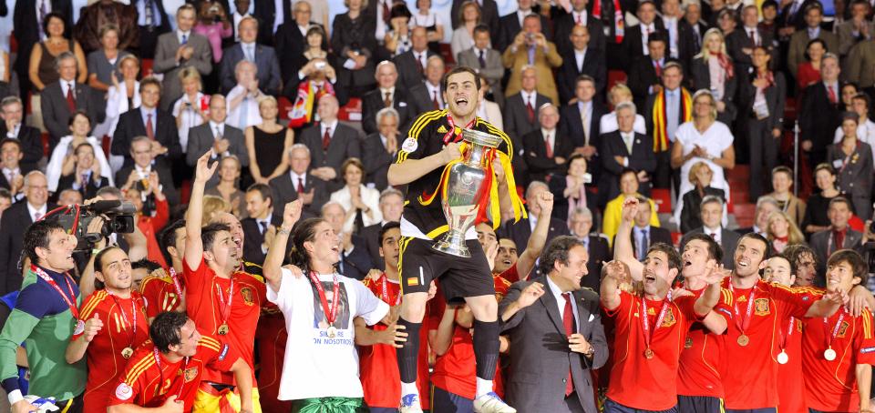  Spain end 34 years of hurt with as Iker Casillas lifts trophy after Euro 2008