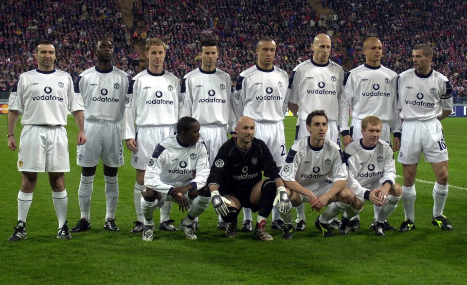 Stam with Giggs during a team photo ahead of a Champions League clash