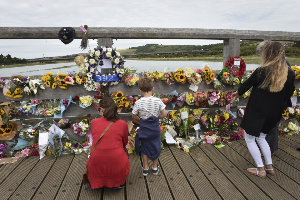  housands of people paid tribute today to the people who last their lives in the Shoreham Airshow Crash