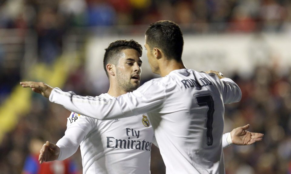 epa05191576 Real Madrid's midfielder Francisco Alarcon 'Isco' (L) celebrates with Portuguese Cristiano Ronaldo (R) after scoring the third goal against UD Levante during the Spanish Liga Primera Division soccer match played at Ciutat de Valencia stadium in Valencia, eastern Spain, 02 March 2016. EPA/Kai Foersterling