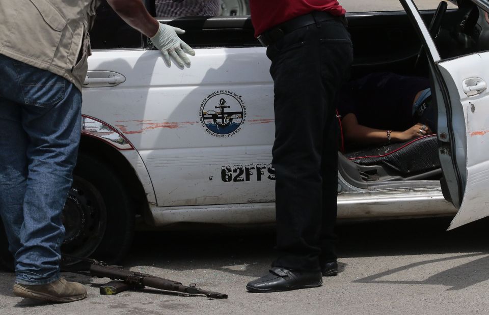  An AK47 assault rife is found alongside a dead woman in an Acapulco taxi