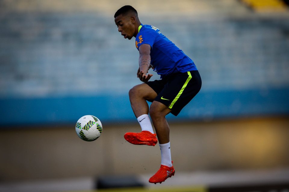 Gabriel Jesus will finish the season in Brazil before joining Man City in the winter