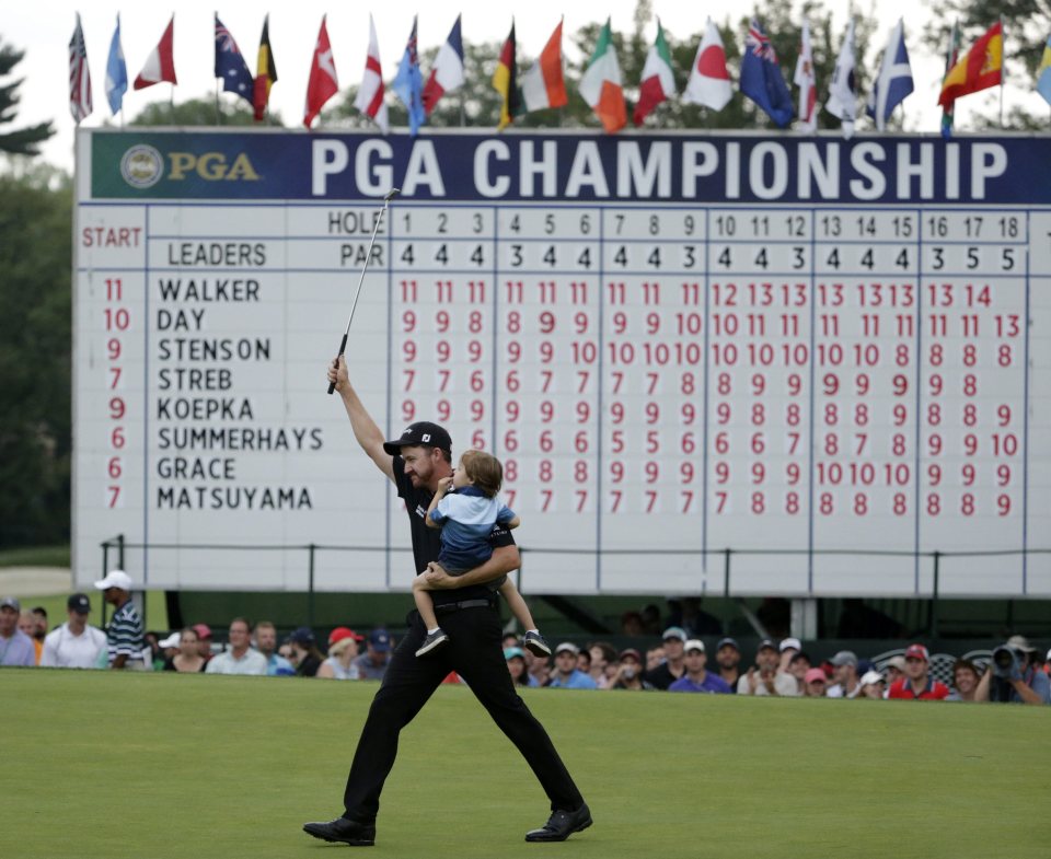  Jimmy Walker celebrates in front of the crowd at the US PGA Championship