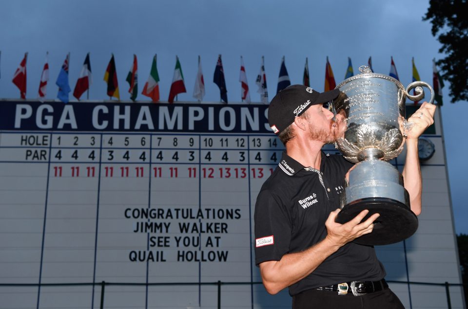  Jimmy Walker kisses the US PGA Championship trophy