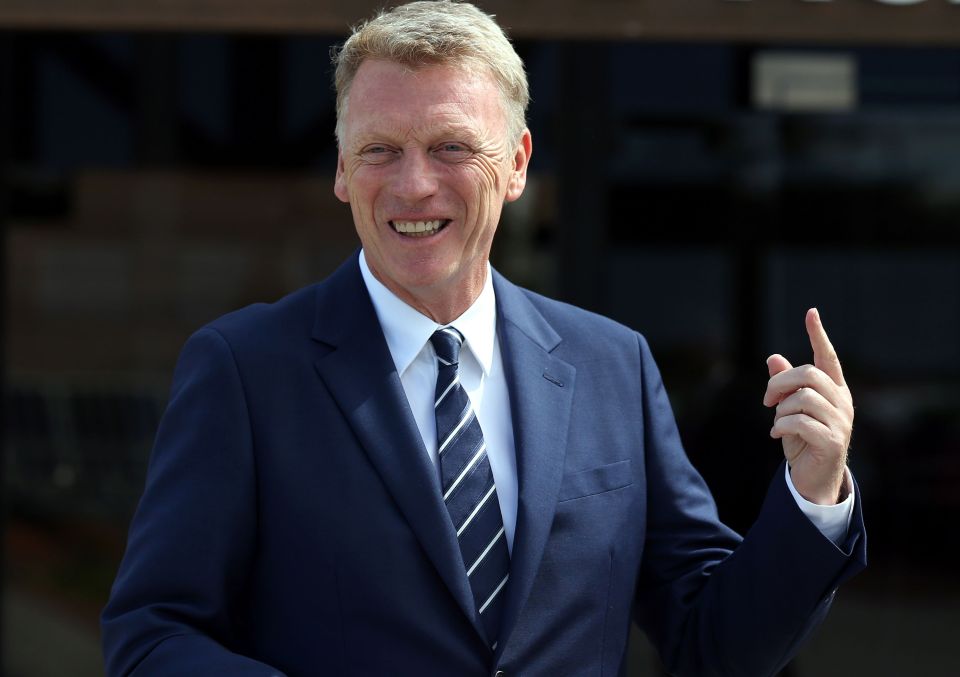  David Moyes will fight his former club for strike target