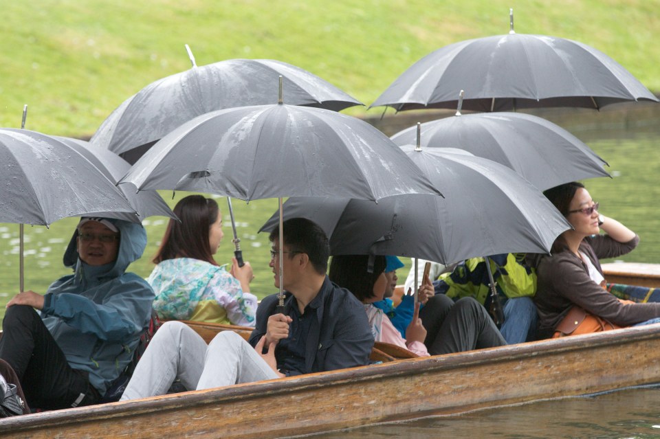  In Cambridge people made the most of a bad situation, with the drizzling continuing throughout the week