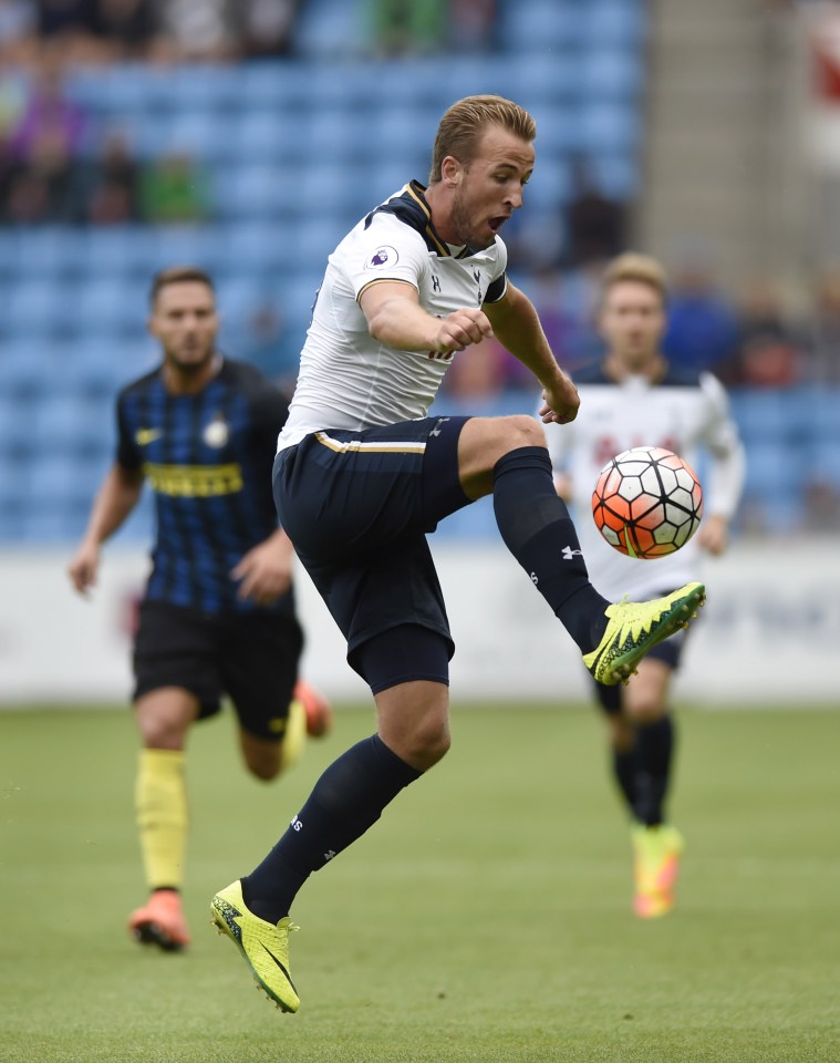  Tottenham star Harry Kane wearing his Nike Hypervenom boots