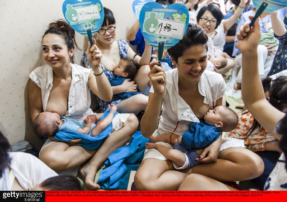  Mums in Shanghia formed a flash mob to promote the freedom to breastfeed