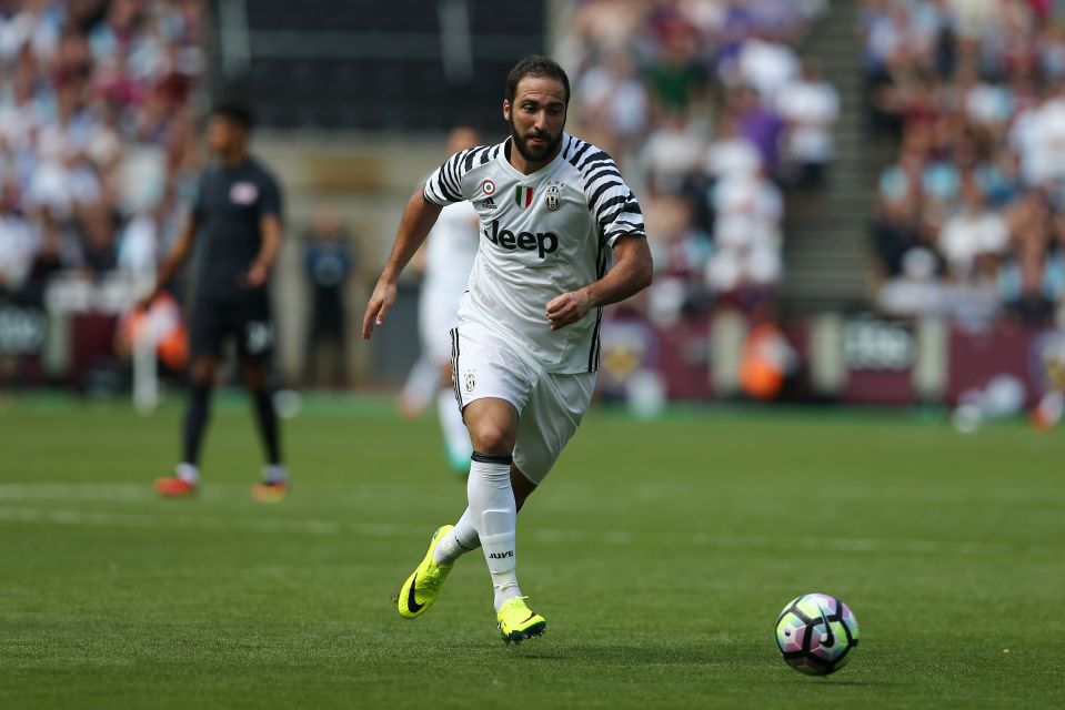 The third most expensive footballer Gonzalo Higuain played his part