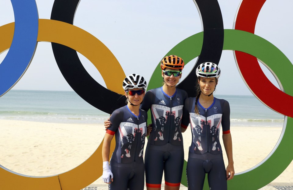  Emma Pooley rode with Nikki Harris (C) and Lizzie Armitstead (R) in the women's road race