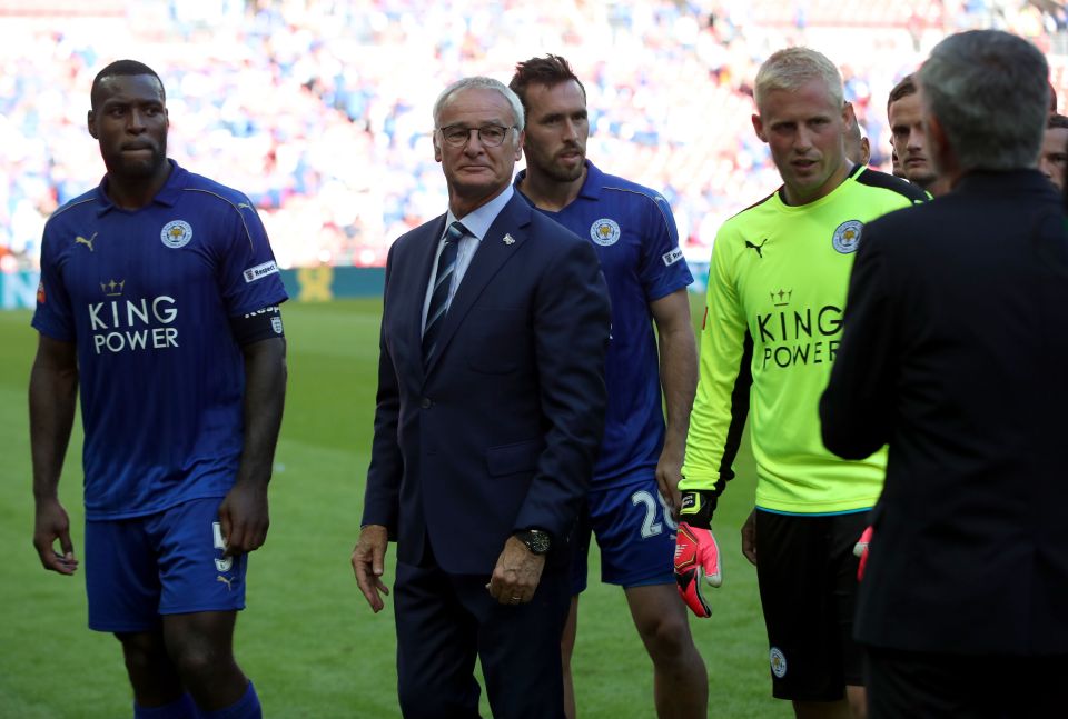 Manchester United manager Jose Mourinho (right) chats with Leicester City manager Claudio Ranieri (left) and his players after the Community Shield match at Wembley Stadium, London. PRESS ASSOCIATION Photo. Picture date: Sunday August 7, 2016. See PA story SOCCER Shield. Photo credit should read: Nick Potts/PA Wire. RESTRICTIONS: EDITORIAL USE ONLY No use with unauthorised audio, video, data, fixture lists, club/league logos or "live" services. Online in-match use limited to 75 images, no video emulation. No use in betting, games or single club/league/player publications.