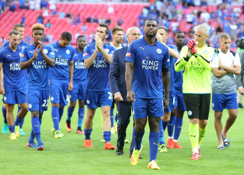  Wes Morgan and the Leicester players applaud their fans after Community Shield loss