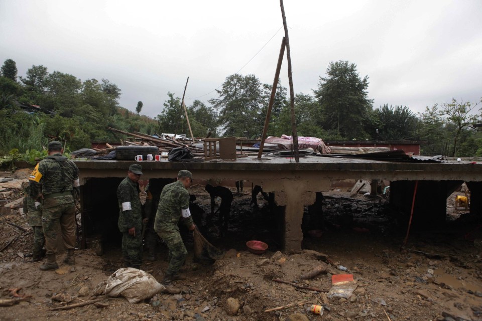  Mexican soldiers have been called into the region to aid in the rescue effort and the clear up after Tropical Storm Earl struck