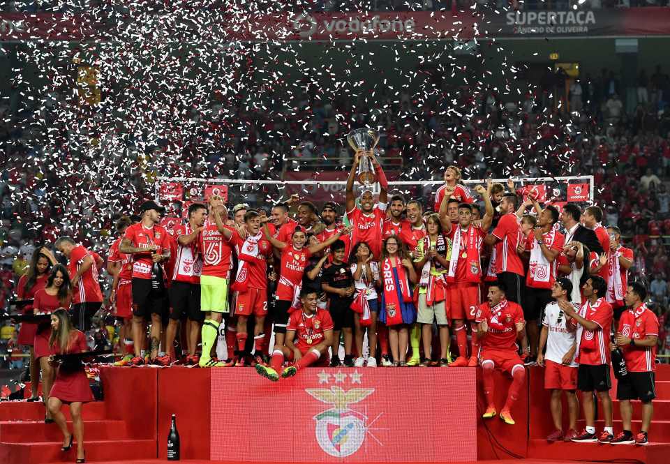  Luisao lifts aloft the trophy after Benfica won Portuguese title last season