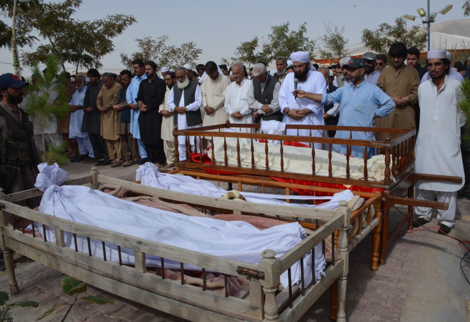  Pakistani relatives and residents offer funeral prayers for suicide blast victims