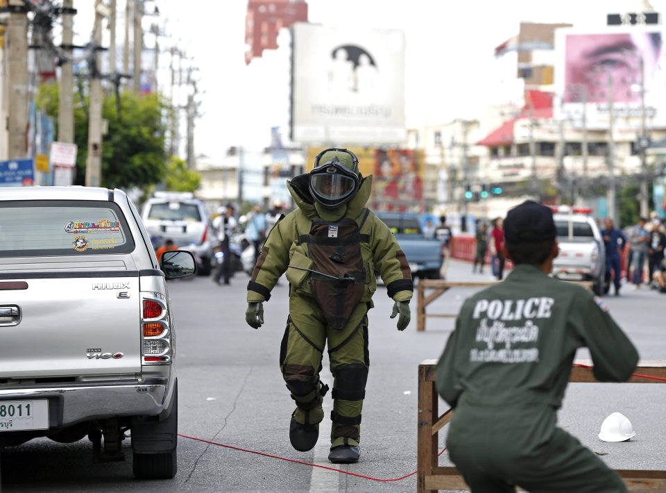  The heavily-armoured bomb squad soldiers were rushed to the resort of Hua Hin, south of capital Bangkok