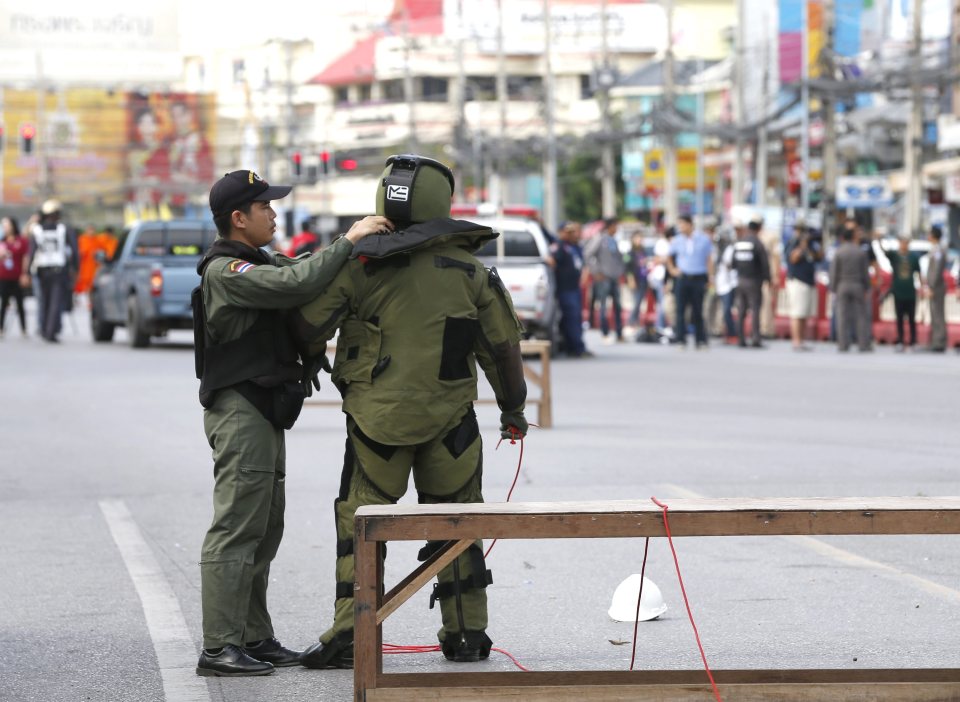  Thai bomb squads are working to ensure there are no further explosive devices left near tourist hotspots