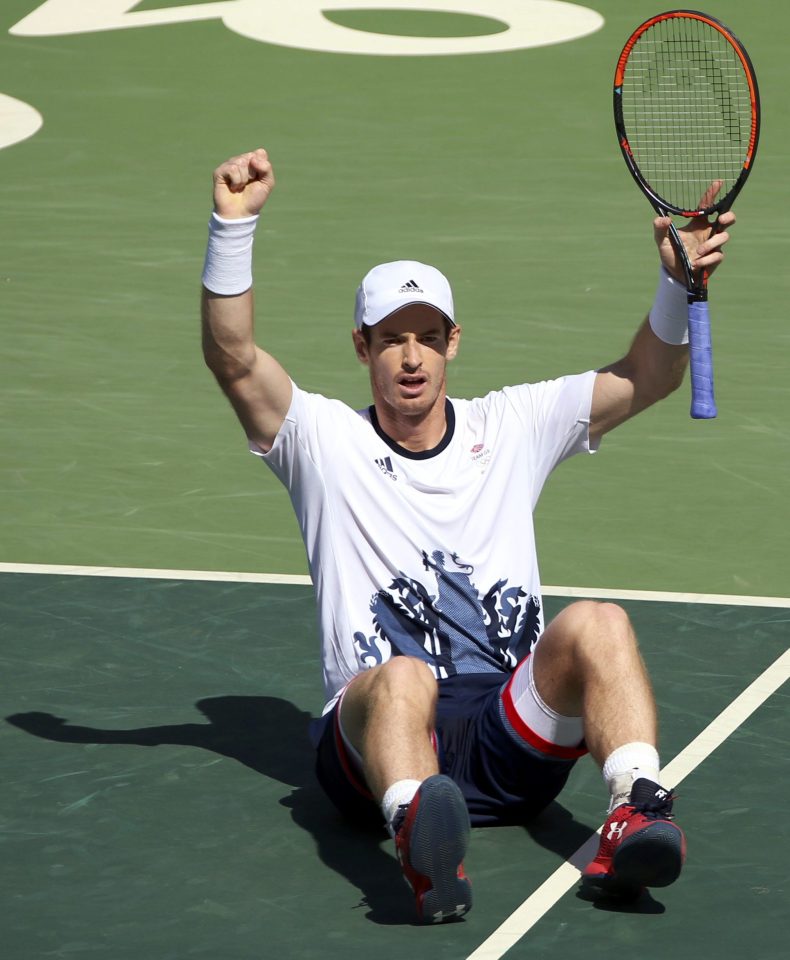 Murray takes a seat to watch a brilliant pass find the corner of the court in the final game