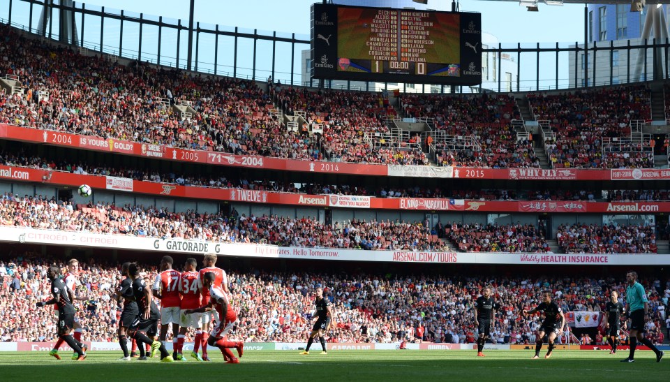  Coutinho then saw his brilliant strike soar past Petr Cech