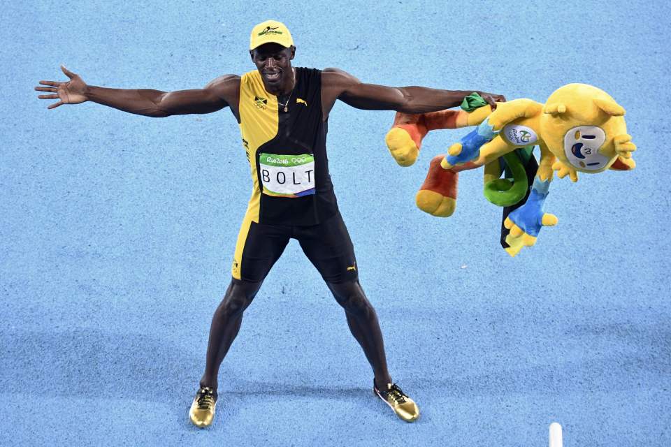  Usain Bolt poses with a giant stuffed Olympic mascot