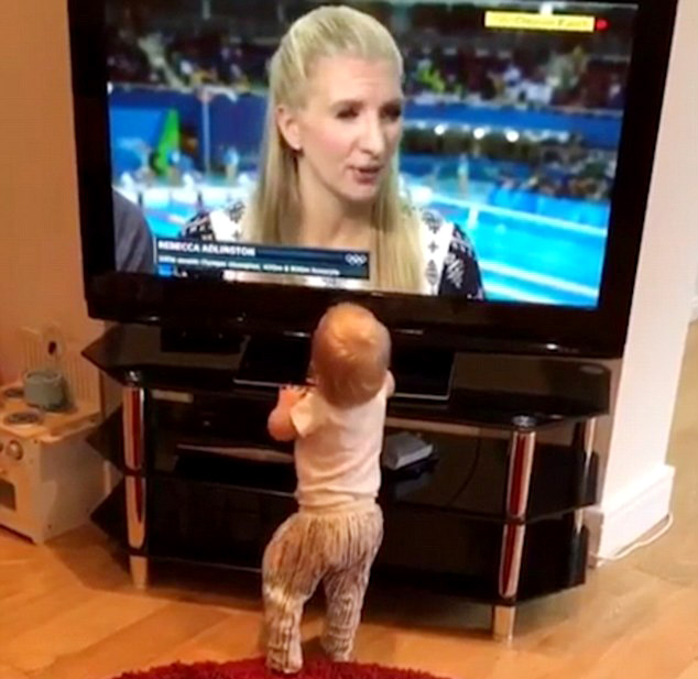  Summer watches her mum on television