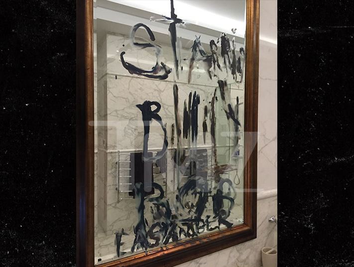  A photo obtained by TMZ shows the words "Starring Billy Bob" and "Easy Amber" scrawled on a mirror