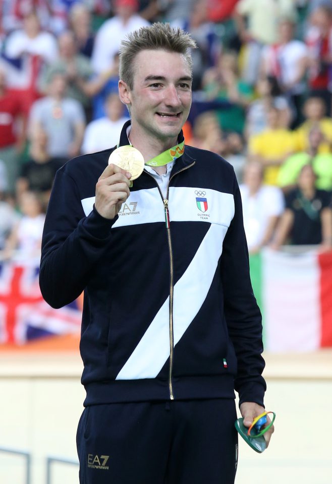 Italy's Elia Viviani beat Team GB's Mark Cavendish to take gold in the Men's Omnium 