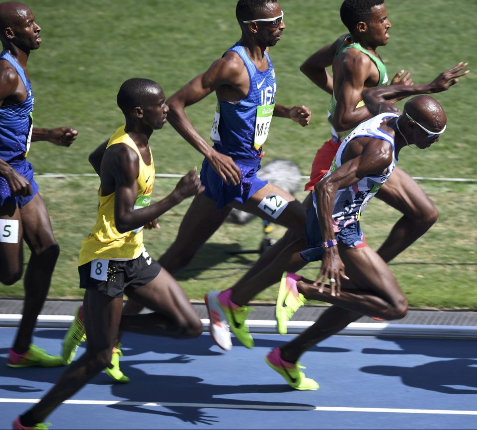 American Hassan Mead gets too close to Mo Farah