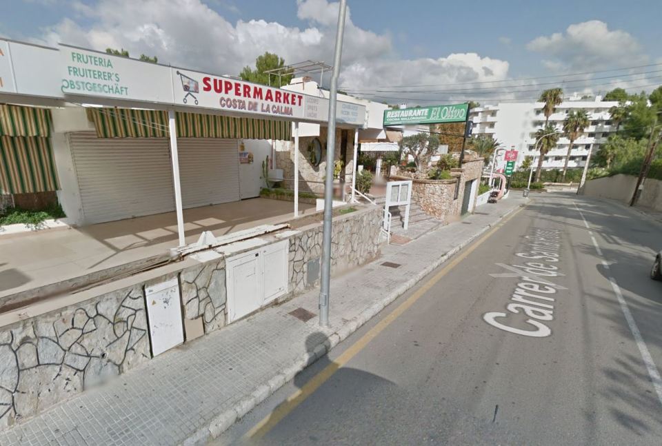  The victim was reportedly shot three or four times in the back outside this supermarket as a bitter Dublin gang feud was reignited in Majorca