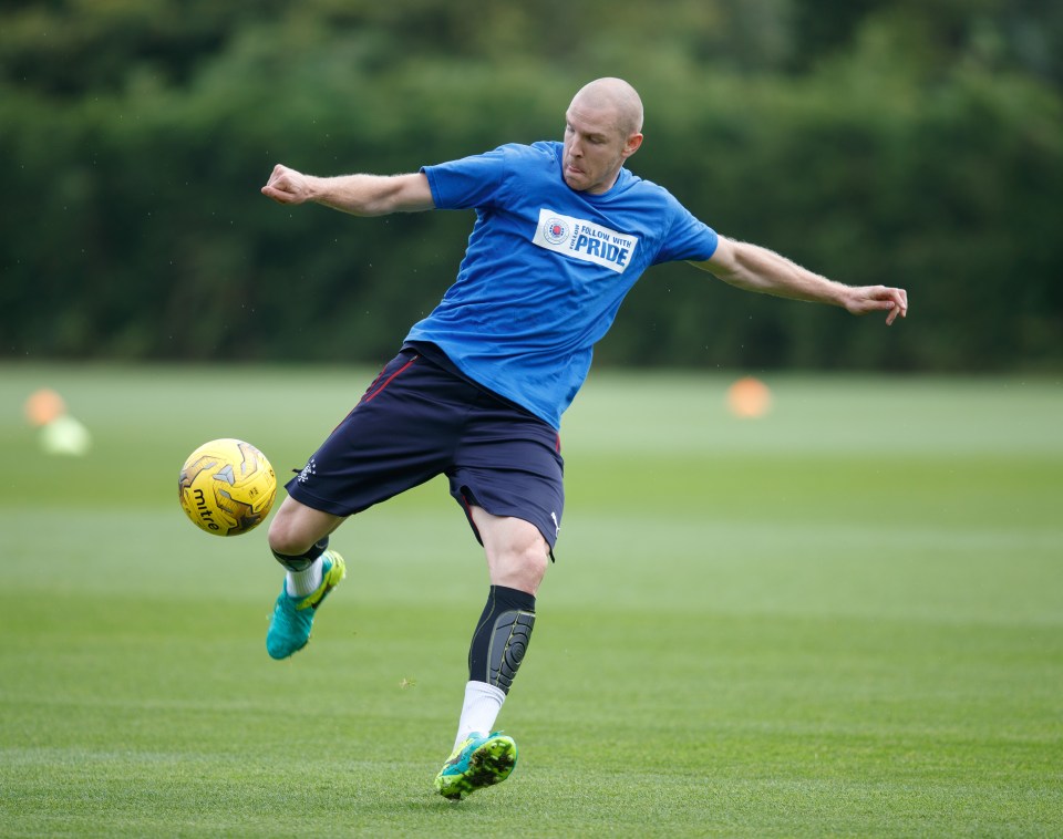  Philippe Senderos trains with Rangers as he closes in on the move