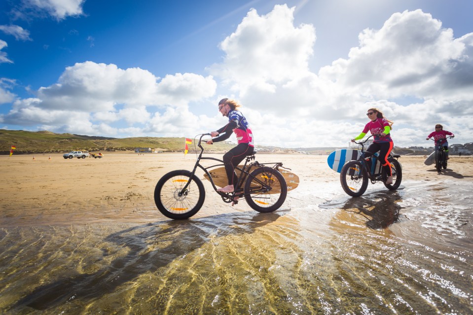 Cycle to surf - on the way to the waves