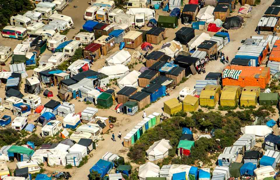  Thoroughfare . . . migrants wandering around camp