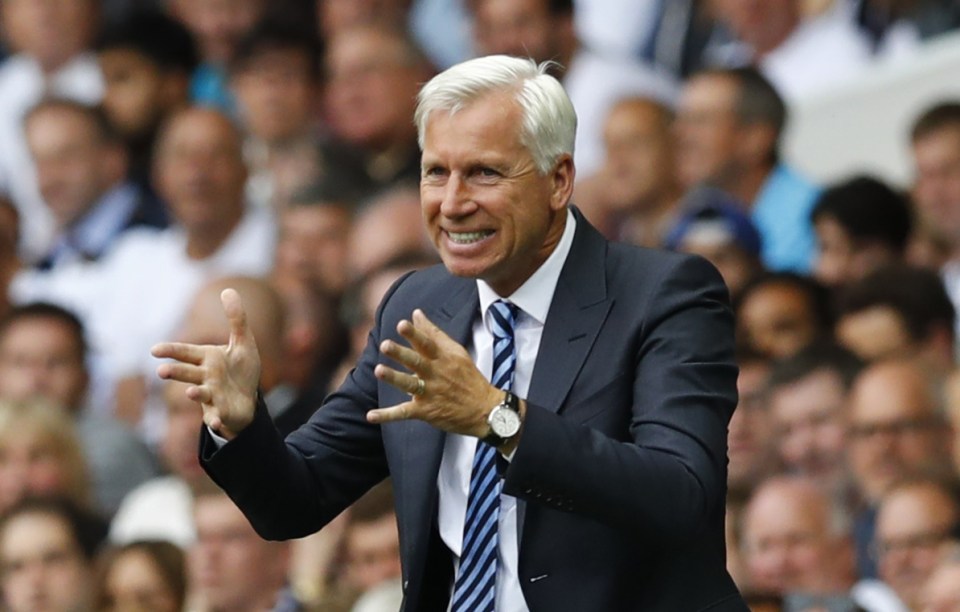  Alan Pardew is struggling to retain the dressing room at Crystal Palace