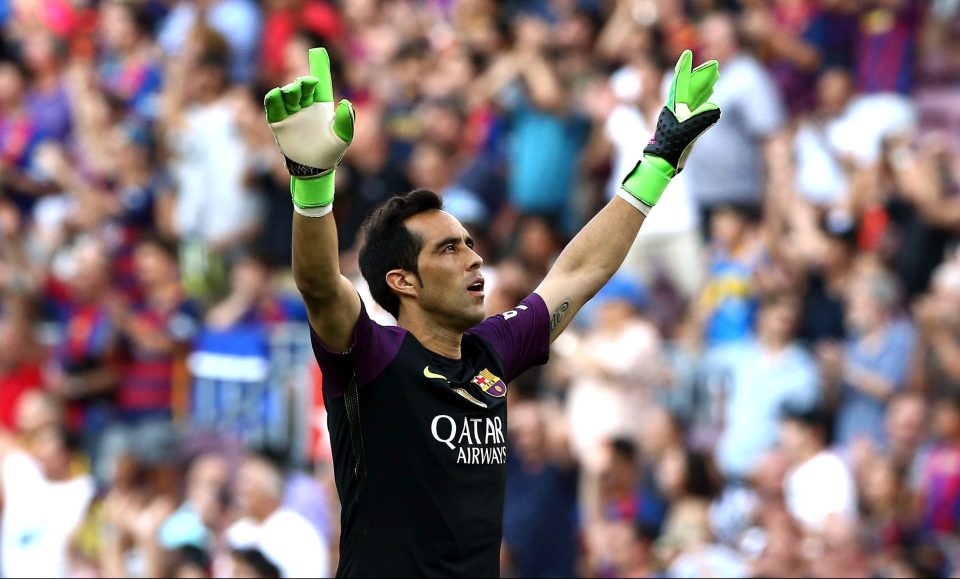  City are close to bringing in Barcelona goalkeeper Claudio Bravo