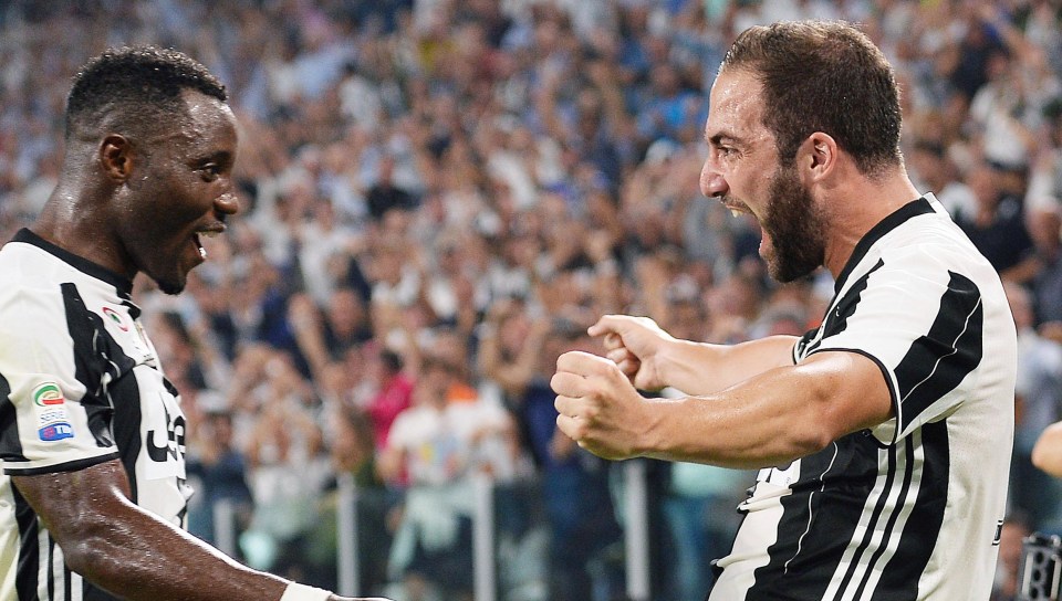  Juventus' Gonzalo Higuain, right, celebrates with Kwadwo Asamoah after his matchwinner