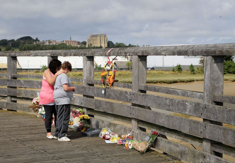  Men, women and children arrived with flowers to pay their respects on the Shoreham Tollbridge