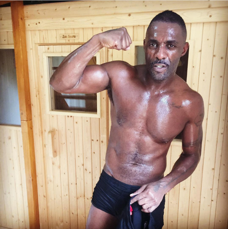 Idris Elba shows off his muscles