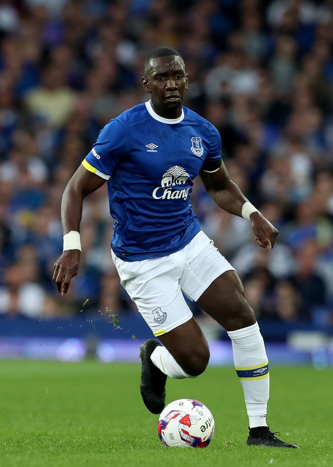  The classy, black, old-fashioned plain boot, worn here by Everton's Yannick Bolasie