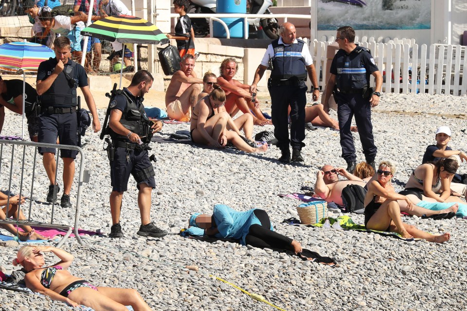 ***URGENT NOTICE - OUR SUPPLIER IS ASKING THAT ALL PUBLICATIONS PLEASE BLUR THE WOMAN'S FACE*** Police fine a woman for wearing a burkini on a beach in Nice.