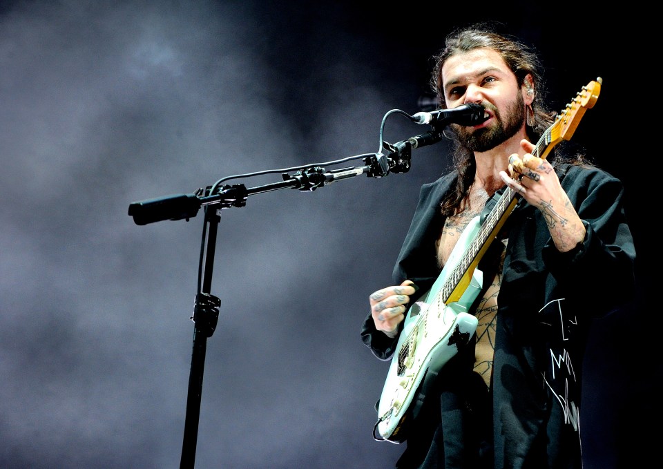  Frontman Simon Neil took a swipe at the rapper's no show at the weekend