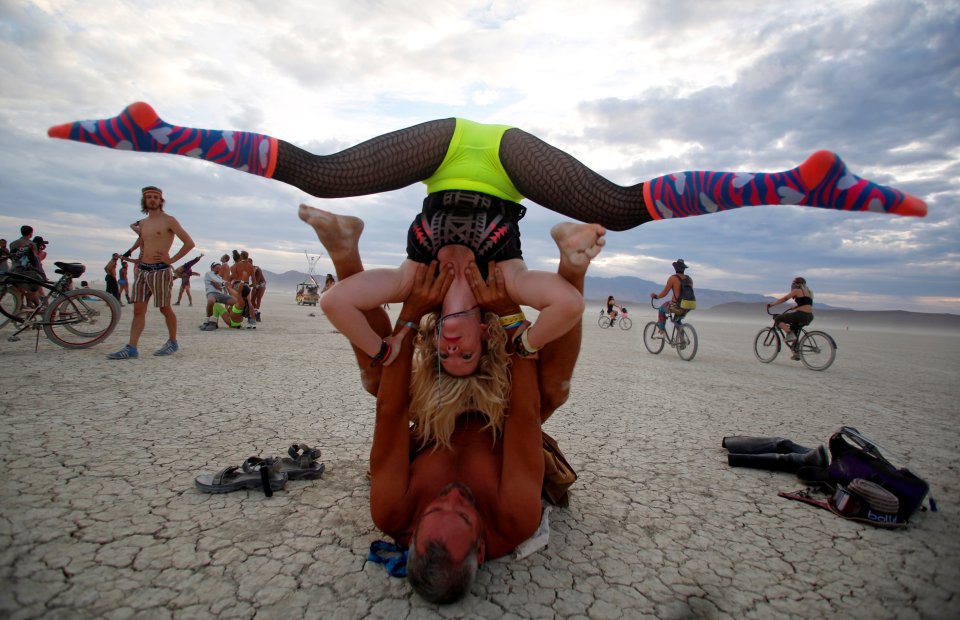  Yo-gotta be kidding ... Mark Dill and Brit Thacker practice "acro-yoga"