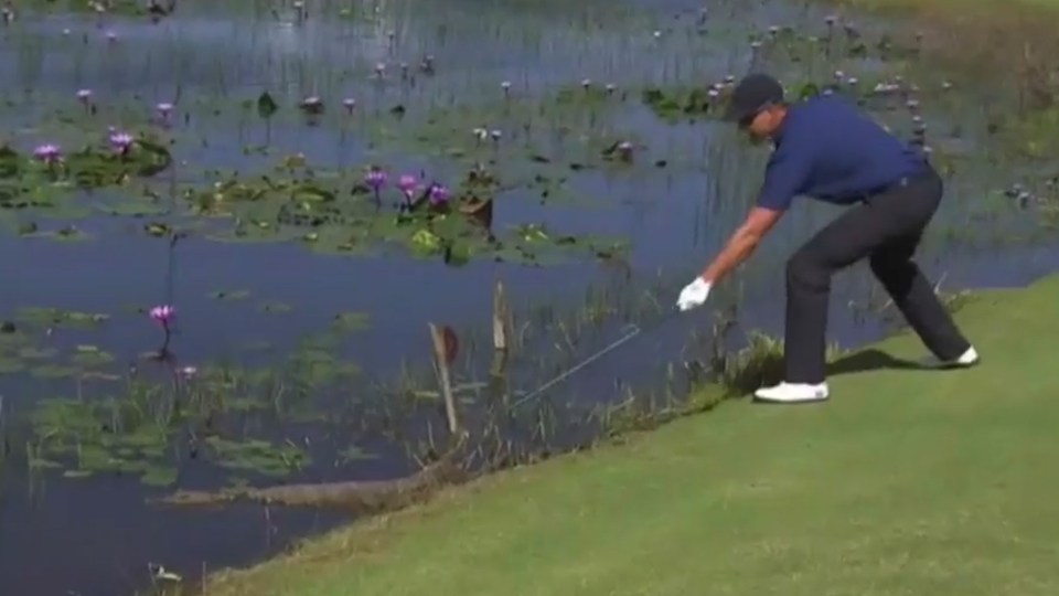  Stenson prods the caiman half way through his third round