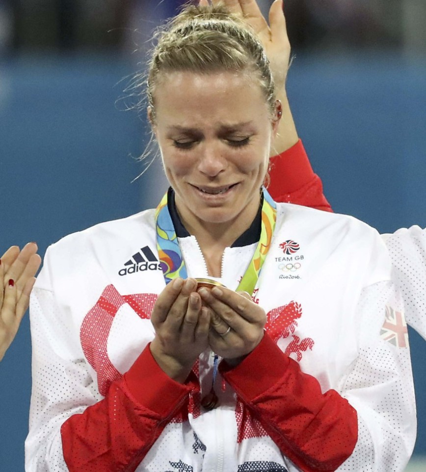 2016 Rio Olympics - Hockey - Women's Victory Ceremony - Olympic Hockey Centre - Rio de Janeiro, Brazil - 19/08/2016. Kate Richardson-Walsh (GBR) of Britain celebrates winning the gold medal. REUTERS/Vasily Fedosenko FOR EDITORIAL USE ONLY. NOT FOR SALE FOR MARKETING OR ADVERTISING CAMPAIGNS.