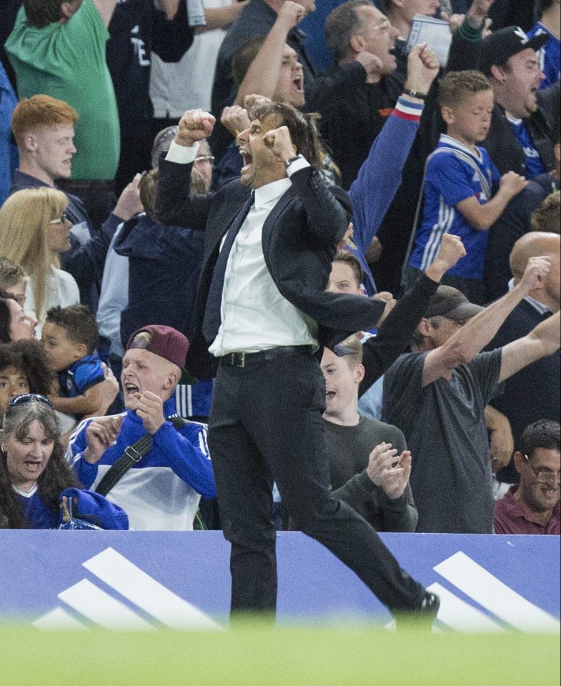 Chelsea V West Ham Utd / Premier League 15.08.16 / Picture JAMIE McPHILIMEY Antonio Conte (Chelsea) celebrates the winning goal on final whistle