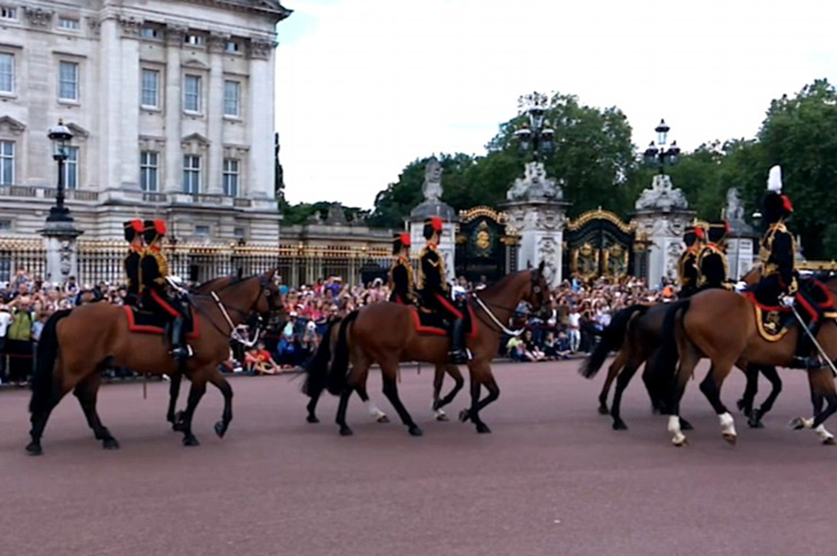  And his embarrassment was compounded when one French tourist uploaded a clip of the procession online