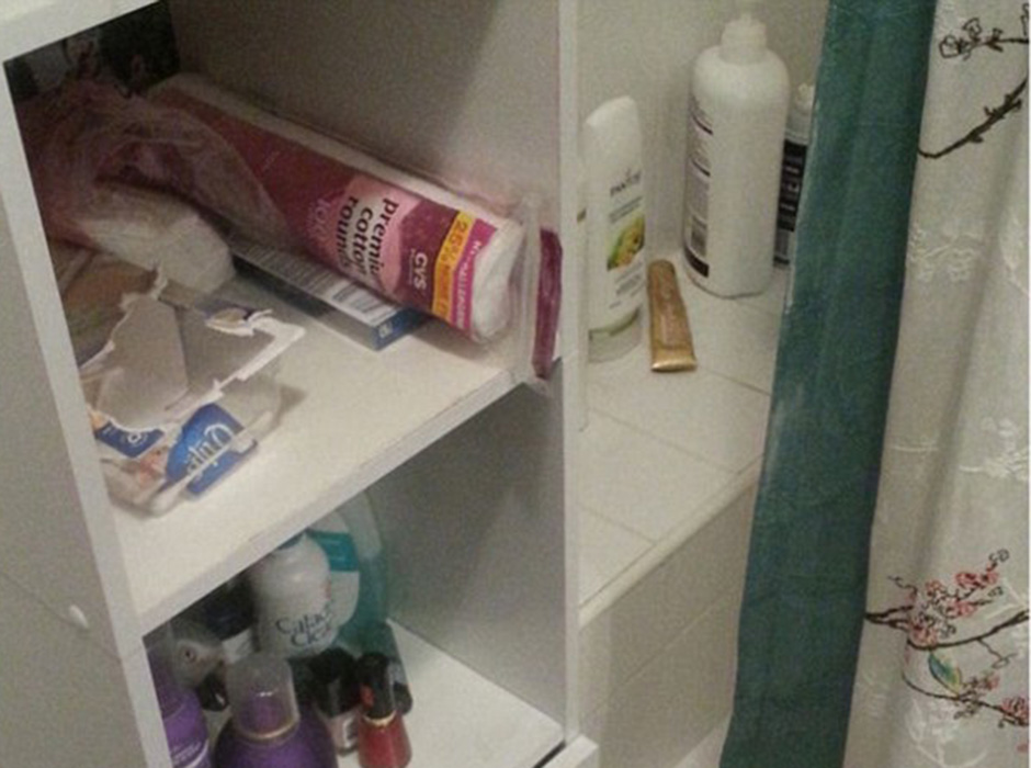 Can you find the birdie on the bathroom shelf?