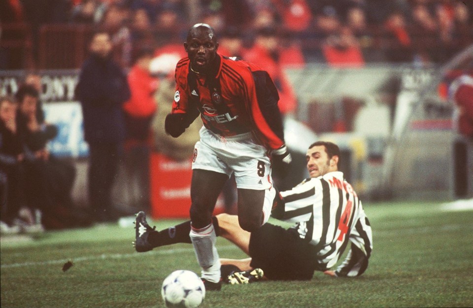 MILAN, ITALY - JANUARY 06: ITALIENISCHE LIGA 98/99; AC MAILAND - JUVENTUS TURIN 1:1; George WEAH/MAILAND, MONTERO/TURIN - SPIELSZENE - (Photo by Alexander Hassenstein/Bongarts/Getty Images)