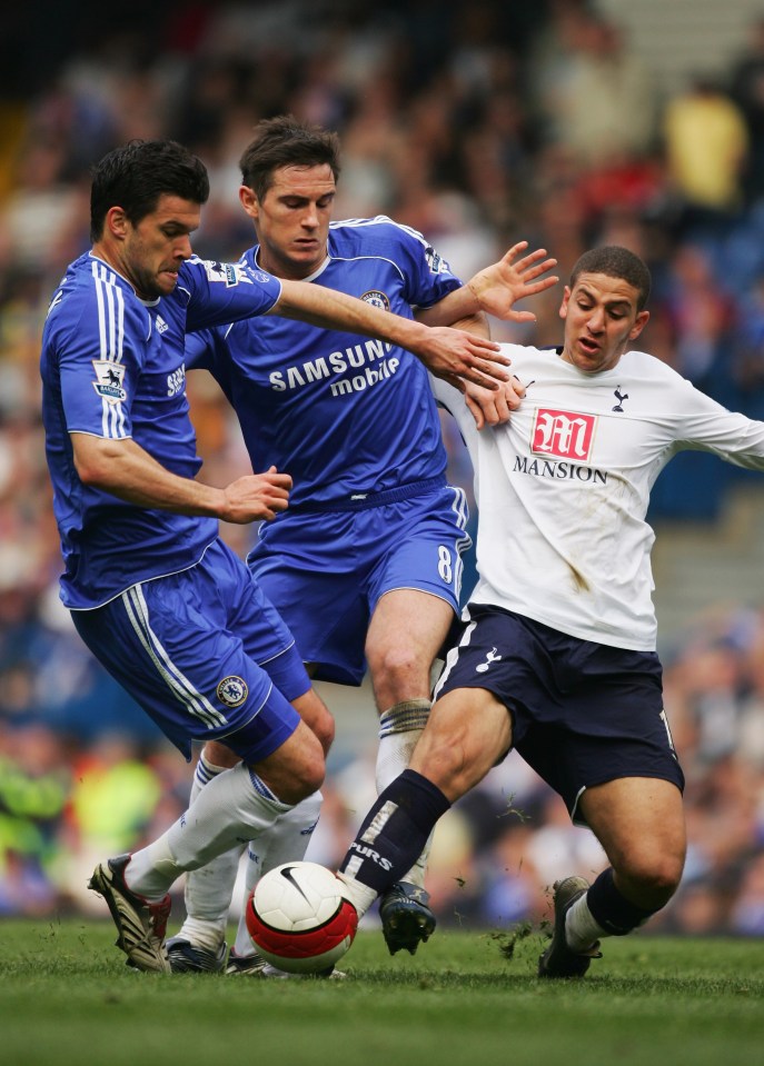 LONDON - APRIL 07: Adel Taarabt of Tottenham Hotspur loses out to Frank Lampard and Michael Ballack of Chelsea during the Barclays Premiership match between Chelsea and Tottenham Hotspur at Stamford Bridge on April 7, 2007 in London, England. (Photo by Richard Heathcote/Getty Images)